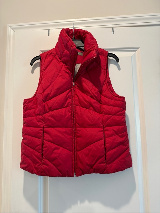 Kenneth Cole Reaction Jackets & Blazers - Kenneth Cole Reaction Women's Red Quilted Puffer Vest